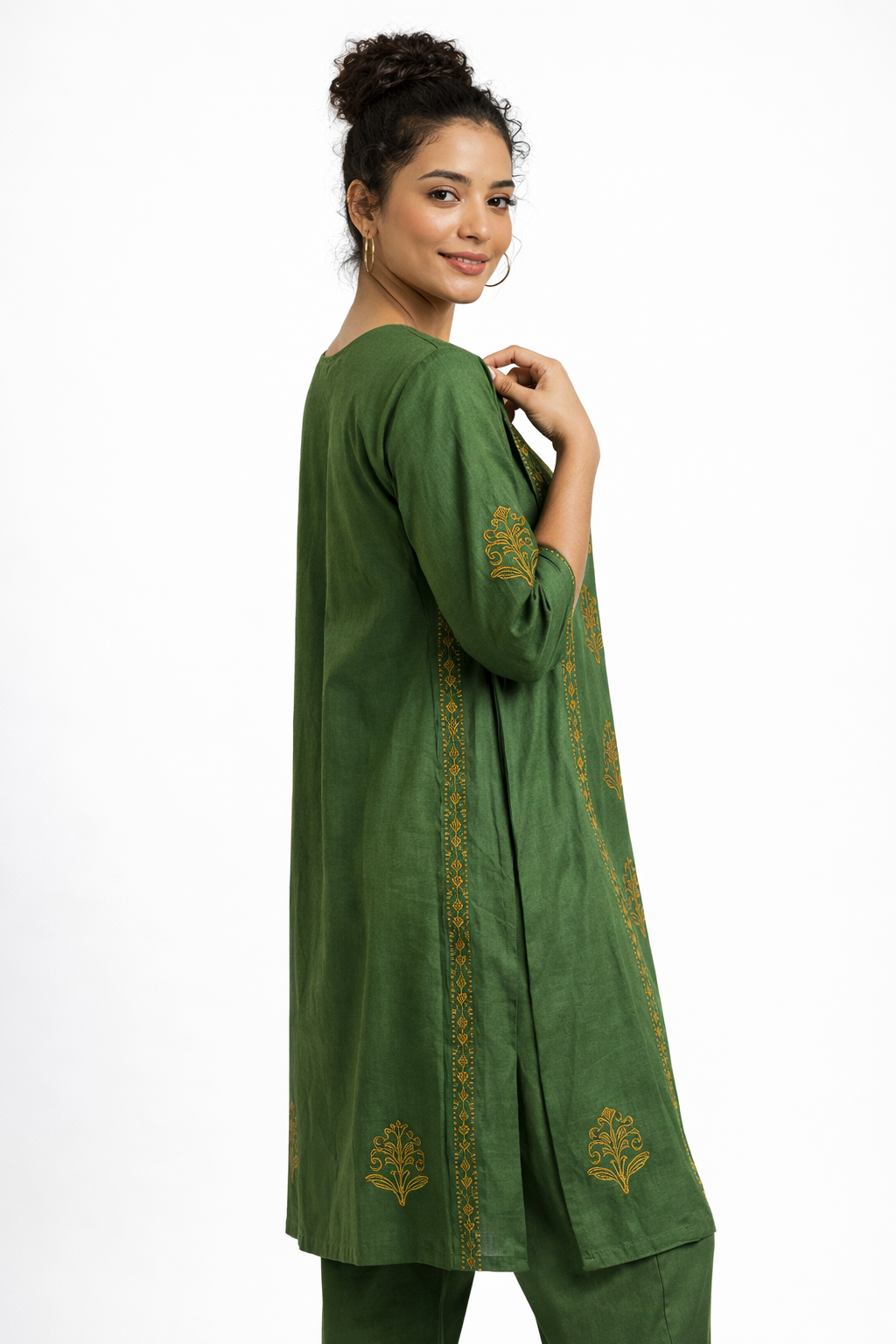 Green Gamthi Cotton Kurta Set with Embroidered Floral Motifs and Printed Dupatta