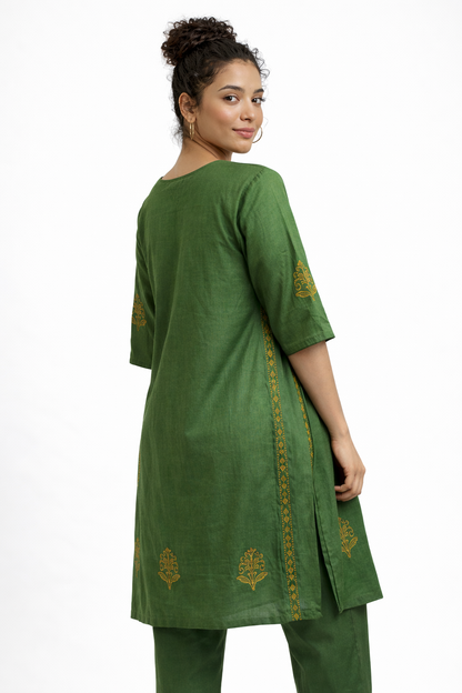 Green Gamthi Cotton Kurta Set with Embroidered Floral Motifs and Printed Dupatta