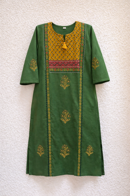 Green Gamthi Cotton Kurta Set with Embroidered Floral Motifs and Printed Dupatta