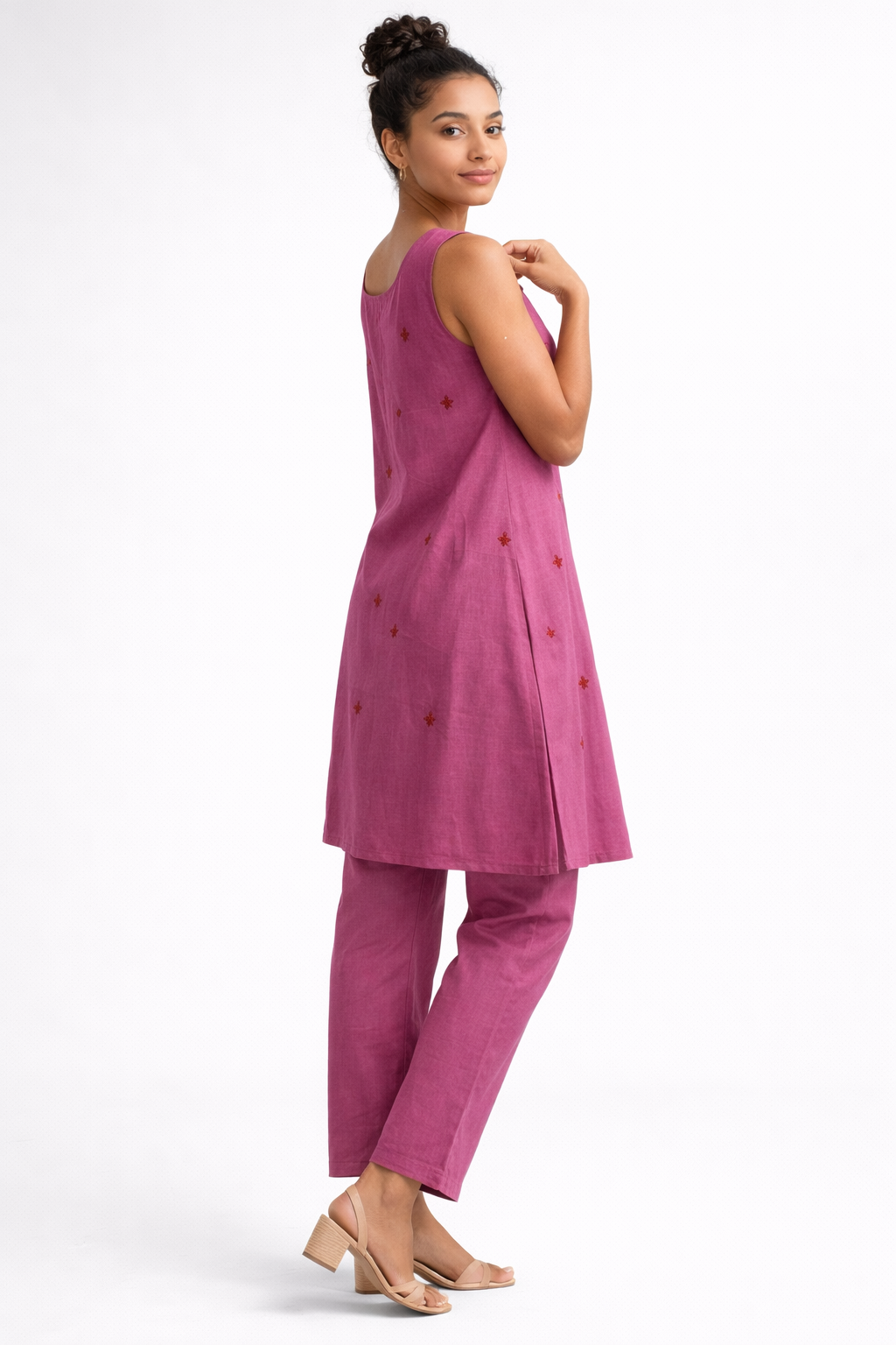 Onion Pink Gamthi Cotton Sleeveless Kurta Set with Embroidered Stars