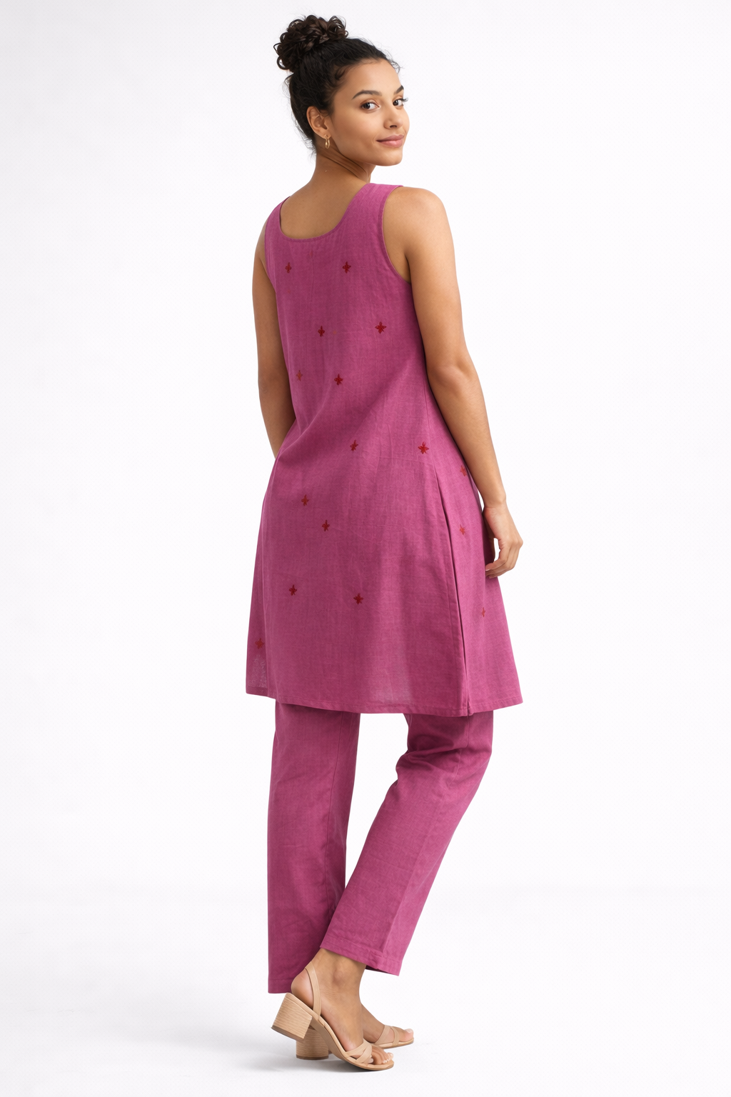 Onion Pink Gamthi Cotton Sleeveless Kurta Set with Embroidered Stars