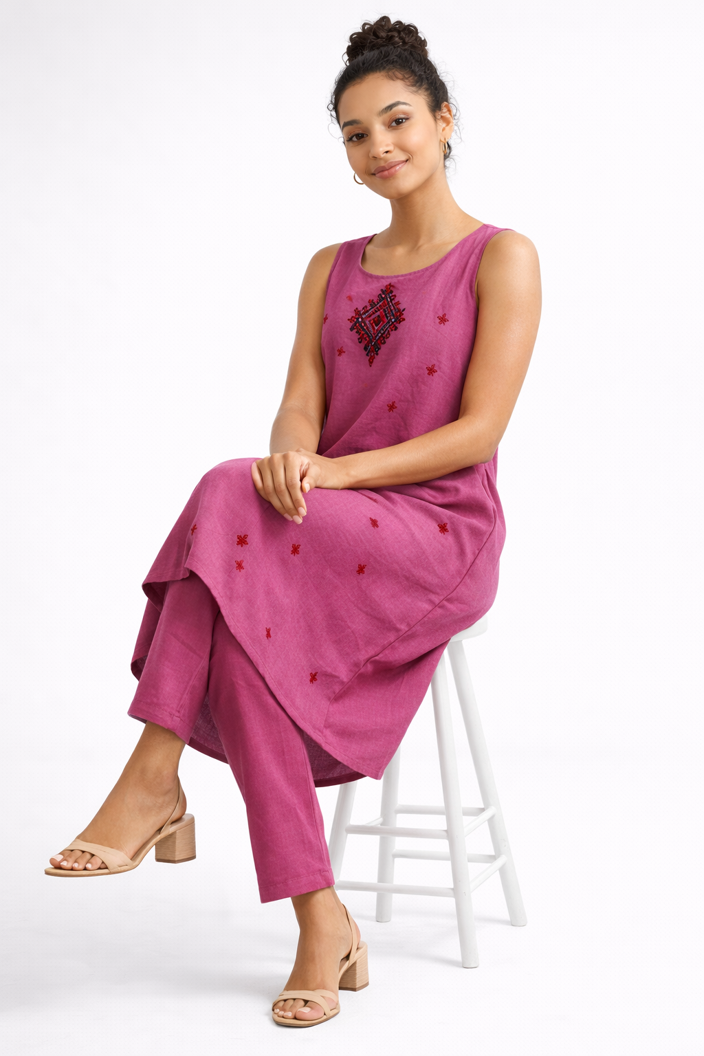 Onion Pink Gamthi Cotton Sleeveless Kurta Set with Embroidered Stars