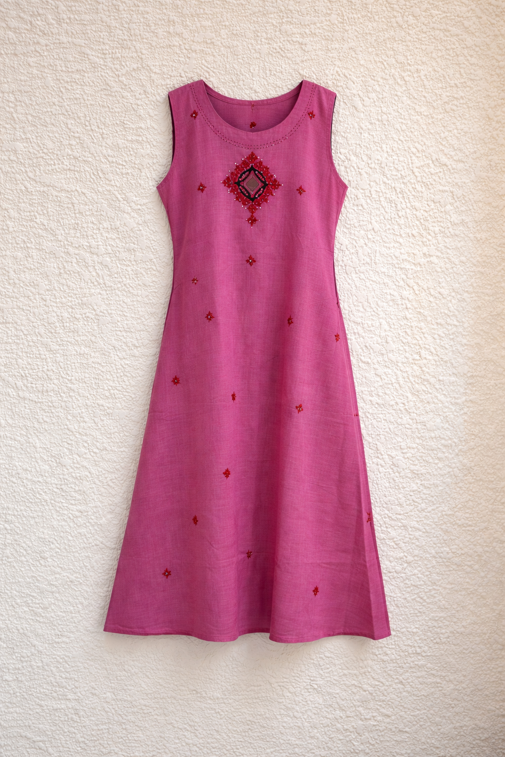 Onion Pink Gamthi Cotton Sleeveless Kurta Set with Embroidered Stars
