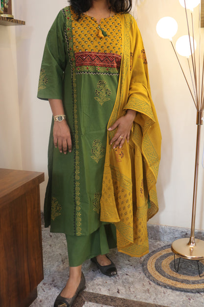 Green Gamthi Cotton Kurta Set with Embroidered Floral Motifs and Printed Dupatta