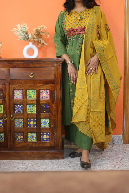 Green Gamthi Cotton Kurta Set with Embroidered Floral Motifs and Printed Dupatta