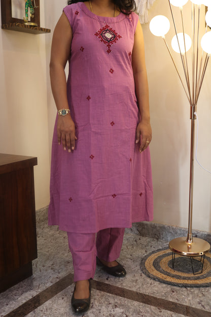 Onion Pink Gamthi Cotton Sleeveless Kurta Set with Embroidered Stars