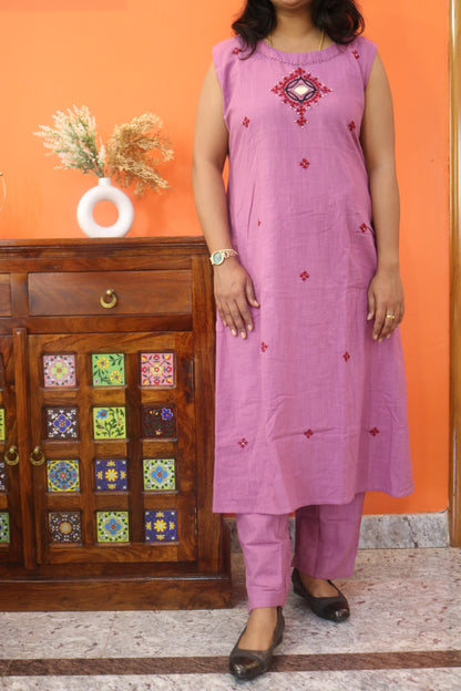 Onion Pink Gamthi Cotton Sleeveless Kurta Set with Embroidered Stars