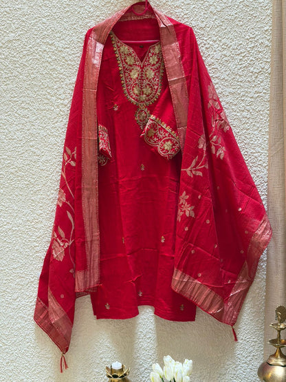 Crimson Red Elegance Crushed Fabric Kurta Set with Golden Zari Embroidery